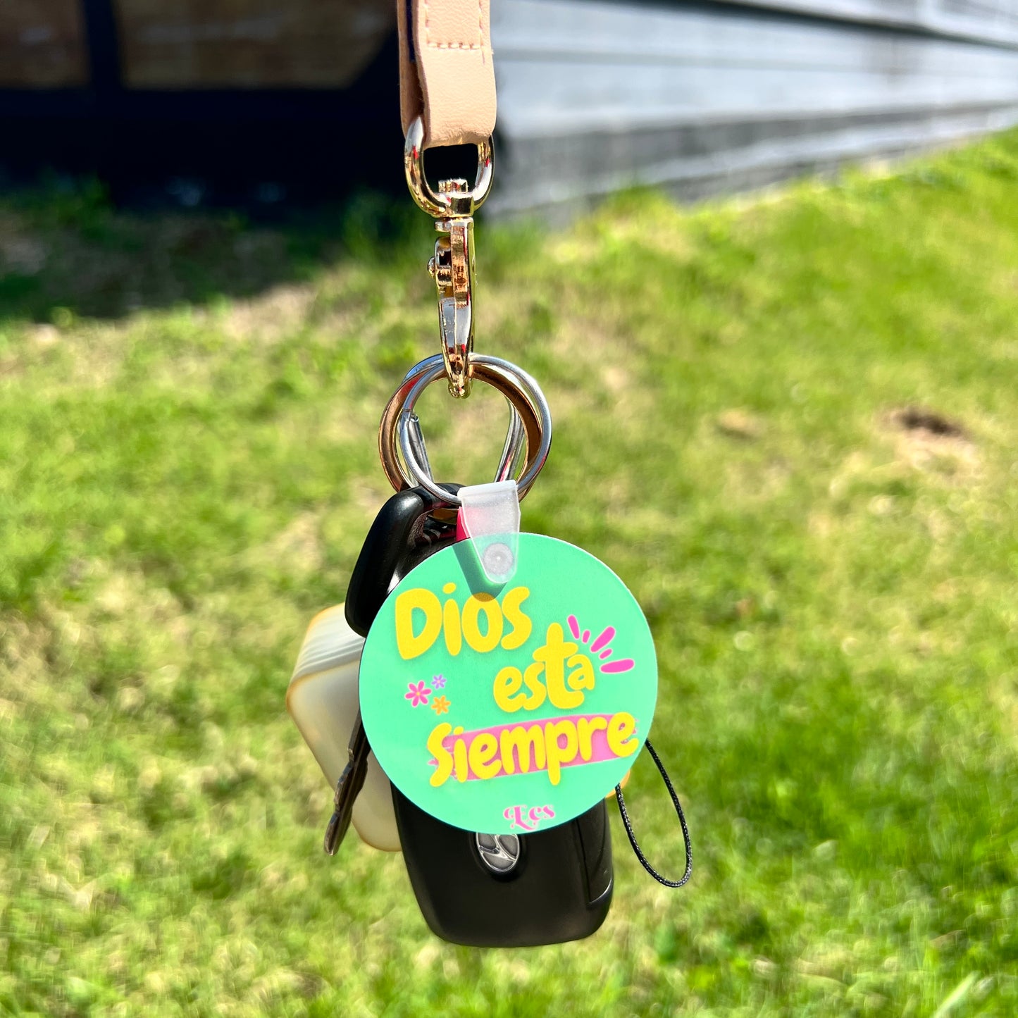 Dios está siempre | Keychain