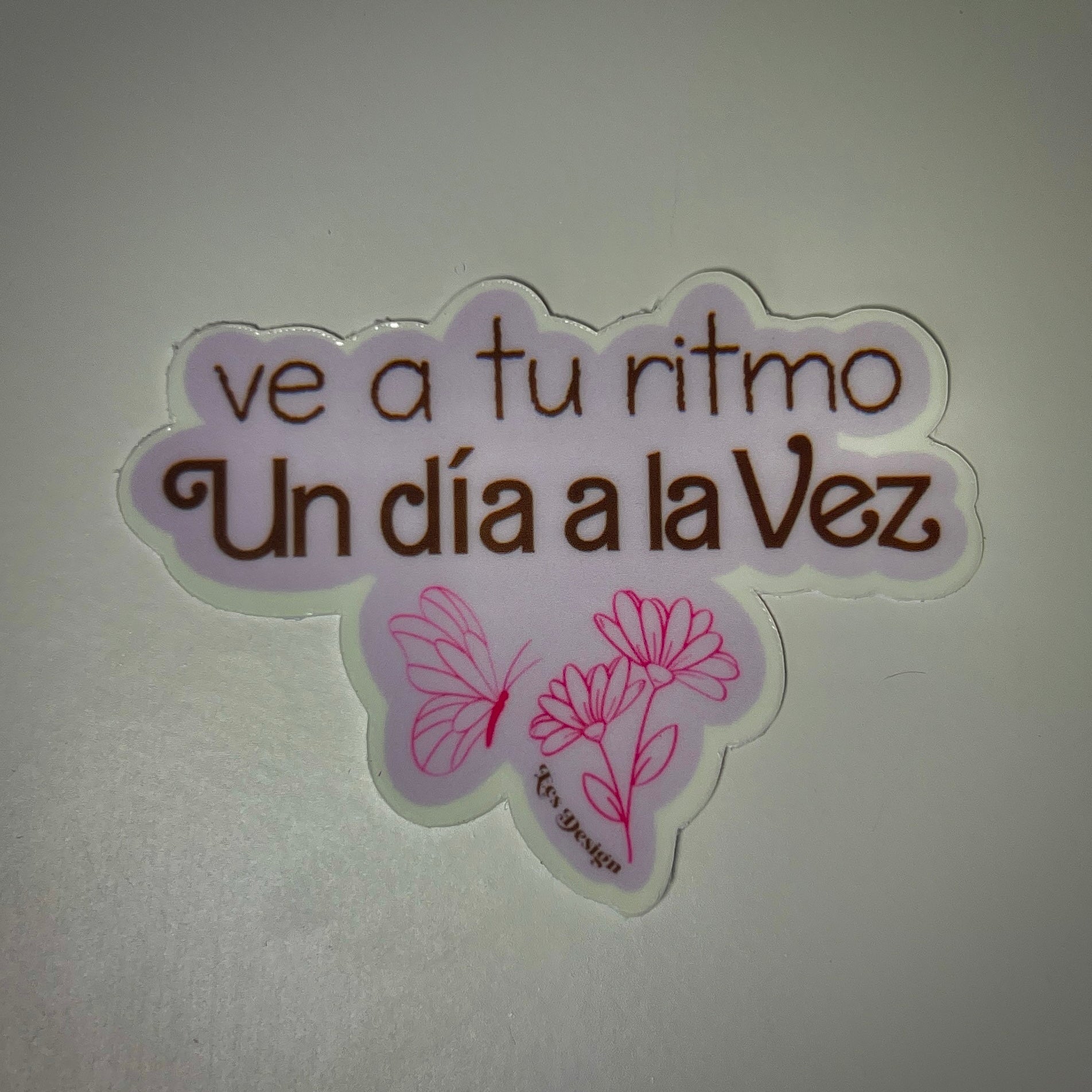 Ve a tu ritmo un dia a la vez | Premium Sticker