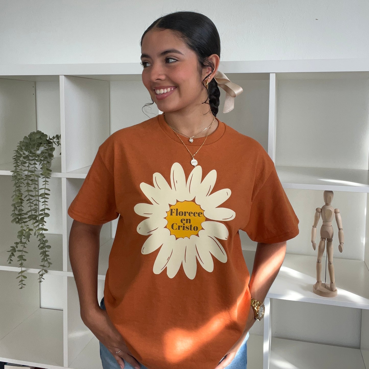 Florece en Cristo  T-Shirt