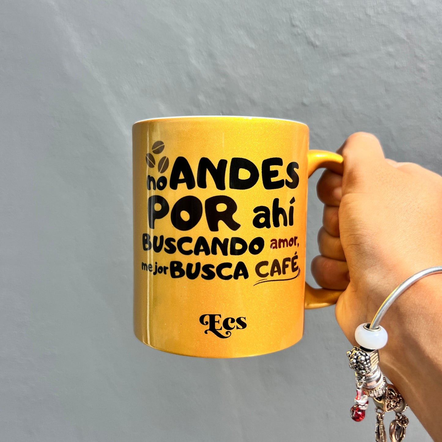 No andes por ahí buscando amor, mejor busca café | Taza Sublimada