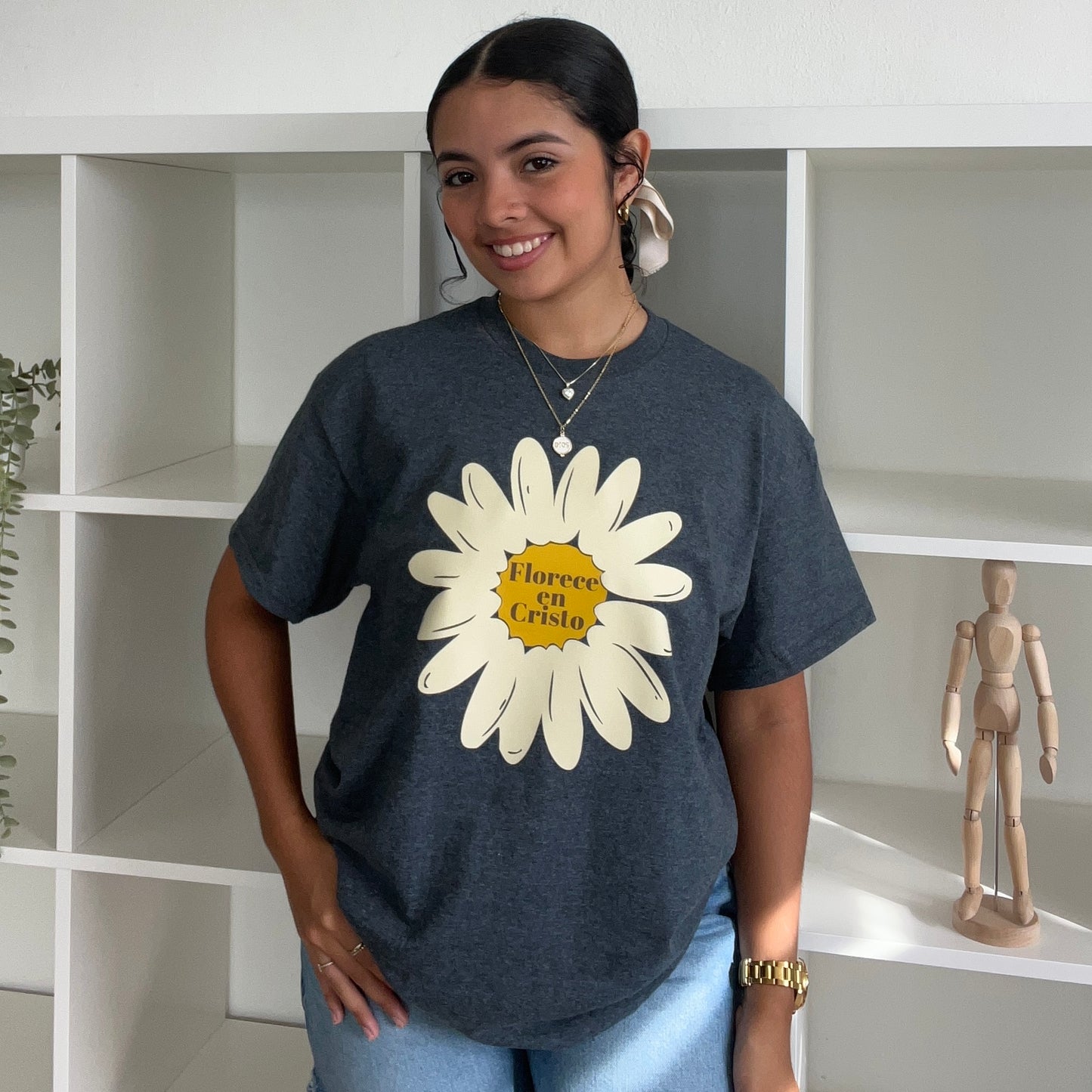 Florece en Cristo  T-Shirt