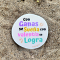 Con ganas se sueña con valentía se logra | Premium Sticker